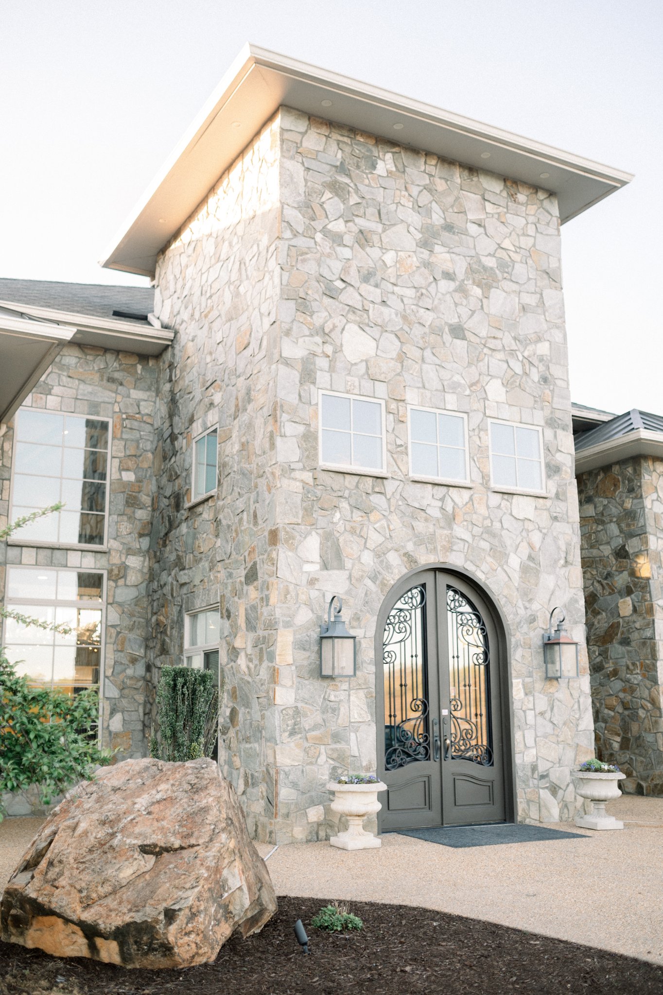 A Quintessential April Springtime Wedding at Blue Valley Vineyard & Winery